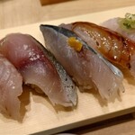 Taishuu Sushi Sakaba Sushimadume - 地魚、釣魚握り5種盛り。どれもプリっとしていて美味しい。