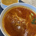 蟹王府 - 担々麺、上海蟹の餡
