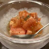 ざくろ 室町店 - お通しから2品選択、トマトサラダ(玉ねぎ抜き) 大好き！