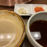 ざくろ 室町店 - 手前・ゴマだれ、ポン酢、奥・ニンニク、もみじおろし