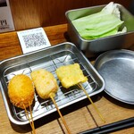 Kushikatsu Dengana - せんべろセット(串カツ3本＋ドリンク2杯＋キャベツ)￥1000(税込)