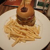 Burger&Beerbar HUNGRY - スペシャルダブルチーズバーガーとポテト