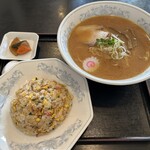 Chuukasaikan Eikouen - 味噌ラーメン&炒飯です。（2023年12月）