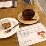 珈琲専門店 預言CAFE - 自家製キャロットケーキとコールドブリューのアイスコーヒ