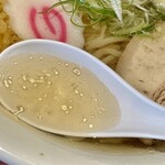 大泉ラーメン 日太 - すっきりとした牛骨スープ