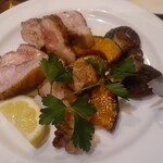 オステリア ピテカントロポ - 猪の炭火焼き