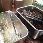 肉肉ラーメン - おろしショウガが旨い♪
      激辛高菜は入れ過ぎ注意！