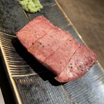 焼肉ハウス大将軍 - 特上厚切りタン