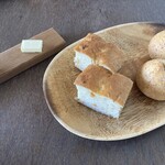 ボア フロッテ - 手作りパンとリンゴ入りバター