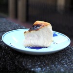 Jukusei Basuku Chi-Zu Keki Chokubaijo - 熟成バスクチーズ
