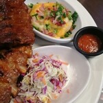 TGIフライデーズ - 付け合わせはローデッドマッシュポテトとコールスロー