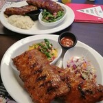 TGIフライデーズ MM21クロスゲート店 - ベイビーバックリブ　フルサイズを２本　ソース違いで半分ずつ(*^o^)／＼(^-^*)