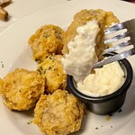 TGIフライデーズ - 熱々カリカリを噛るとマッシュルーム汁がジュワジュワ＋クリーミーなホースラディッシュソースなんてもう何もかもバカらしくなっちゃう美味しさ