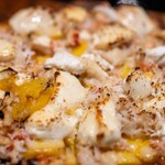 わいん食堂 Chez とし - 2023.12 絶妙！マンゴー＆ずわいがに薄焼きピザ（1,650円）