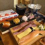 Sushi Sakaba Fujiyama - 最初の寿司と蟹味噌（焼き代は蟹味噌用）