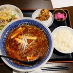 Shisen Fudo Gouzen Kyo - 令和5年12月
      ランチタイム(11:00〜14:30)
      日替わりセット 税込880円
      酸辣麺、揚げ物、サラダ、漬けもの、ライス