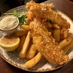 Museum Tavern - 料理写真:フィッシュ＆チップス 16.95ポンド (日本円で3117円)
2023年12月28日