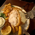 Museum Tavern - 「フィッシュ＆チップス」の「フィッシュ」断面
            2023年12月28日