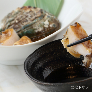 店内にいけすを設置。鮮度抜群の海の幸を心ゆくまで楽しんで