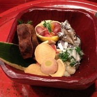 草喰 なかひがし - 栗きんとん銀杏くわいせんべい  炒り黒豆  南瓜煮豆赤蕪みぞれ  ヒイラギ(小魚)  鯖昆布巻  ブロッコリーカリフラワー氷餅