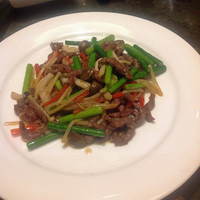 中国料理 香虎 - 芽ニンニクと肉の炒め物