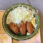 Kagonoya - 国産牛土鍋すき焼きと大粒牡蠣フライ定食 ¥2,640 の大粒牡蠣フライ