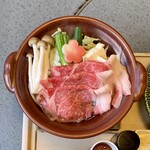 Kagonoya - 国産牛土鍋すき焼きと大粒牡蠣フライ定食 ¥2,640 の国産牛土鍋すき焼き
