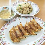 餃子の王将 - 炒飯 517円 , 餃子(よく焼き) 297円