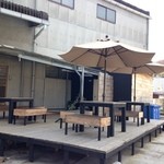 ゼブラ コーヒーアンドクロワッサン 津久井本店 - テラスもあり、こちらは喫煙可です。