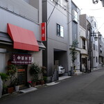 Kouraku - 住宅街とも商店街ともつかぬ路地を抜けて