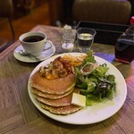 カフェ マチルダ - チリビーンズパンケーキ ホットコーヒー