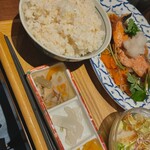 atari CAFE＆DINING - 麦ご飯 小鉢3種