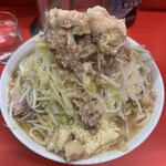 ラーメン二郎 - 黒烏龍茶買う人多すぎて。なぜなんやろ。