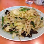 丸吉飯店 - 肉野菜炒め 800円(税込)(2023年6月14日撮影)