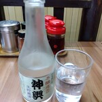 丸吉飯店 - 日本酒冷酒 800円(税込)(2023年6月14日撮影)