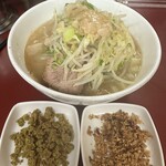 ラーメン二郎 - ラーメン少なめとトッピング2種