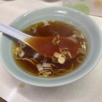 珍々軒 - スープもでっかい