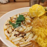 レインボウスパイス - 焼きチーズトッピングしたネイコーリーカリーアップ写真(笑)