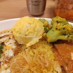 レインボウスパイス - 美味しいポテサラ＋ブロッコリーアップ写真(笑)