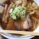  味龍 - ワンタン麺（910円）アップ