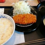 松屋 - 料理写真:ロースかつ定食 590円