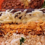 エルトリート - EL TORITO 西葛西店 鶏ほぐし肉が使われるスパイシーチキンエンチェラーダ