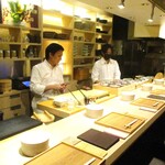 Oku - 吧台對面的主廚與兄弟