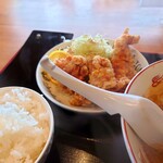 らーめん 紫龍 - 2023年12月　唐揚げとライス