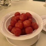葡京日麗 - 前菜。ミニ・トマトを湯剥きしてから梅シロップに漬け込んだ冷菜。冷たくてまさにRefreshmentという感じ。