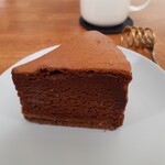 Y-s 洋菓子とチーズとお酒と。 - キャラメルと味噌のスフレショコラ　550円税込