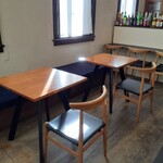 Y-s 洋菓子とチーズとお酒と。 - テーブル席