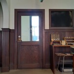 Y-s 洋菓子とチーズとお酒と。 - Y-s(ワイス)さんの入口扉。