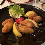 Guincho a Galera - 定番のバカリャオ。干しだらを戻し、つぶした馬鈴薯と合わせ揚げる。お総菜的なものだけど、ちゃんとした料理に仕上がっておりグリーンワインに調和する。