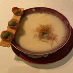 Guincho a Galera - じゃがいものスープにチョリソが合いの手。腹具合ちょうどよろしい。  さすが旧植民地、分かってらっしゃるな品揃えでした。